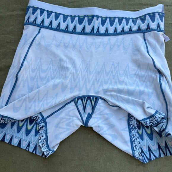 Outdoor Voices TechSweat 5" Thrive Shorts in Polar Helios - Picture 3 of 3